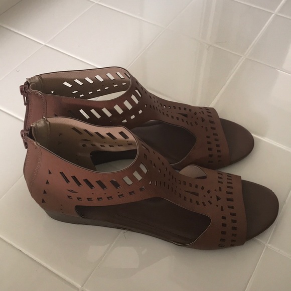 Shoes - Picture 4 of 4